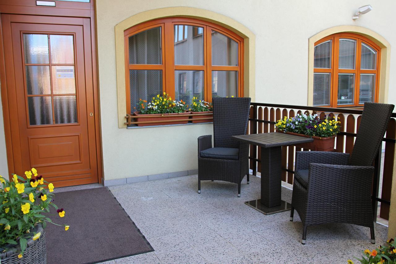 Penzion Martina**** Lanskroun Exterior photo